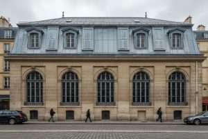 Entablement zinc : protection et esthétique pour votre façade
