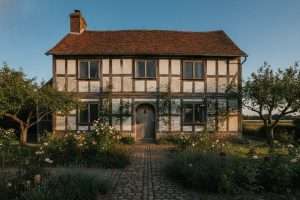 Maison en torchis : pourquoi choisir ce matériau ancestral ?