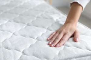 Surmatelas : comment améliorer le confort d'un matelas trop ferme